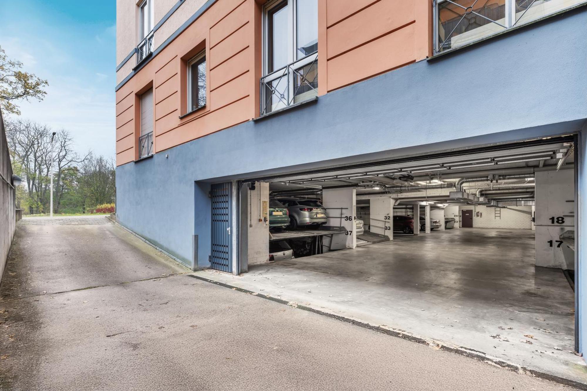 Appartement Edler Wohnraum Schwanenteich-Oase Mit Balkon, Kaffeevollautomat, Lift & Parkplatz à Zwickau Extérieur photo
